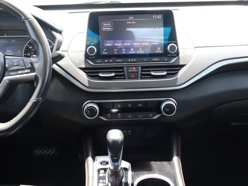 Used 2024 Nissan Altima 2.5 SR FWD image 16