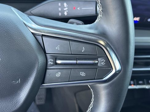 Used 2025 Chevrolet Traverse LT FWD image 12