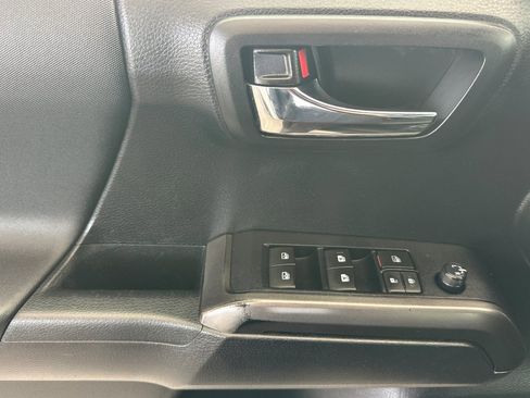 Used 2019 Toyota Tacoma TRD Sport w/ Technology Package AWD/4WD image 11