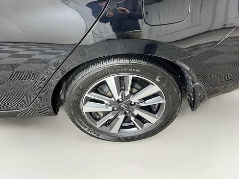 Used 2024 Nissan Versa SV w/ Trunk Package image 25