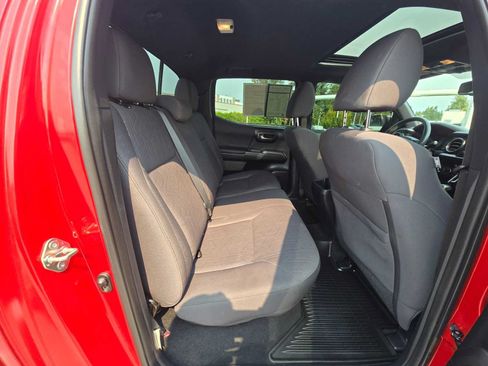 Certified 2017 Toyota Tacoma TRD Off-Road w/ Premium & Technology Package AWD/4WD image 12