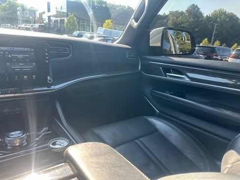 Used 2022 Jeep Wagoneer Series III w/ Premium Group I AWD/4WD image 18