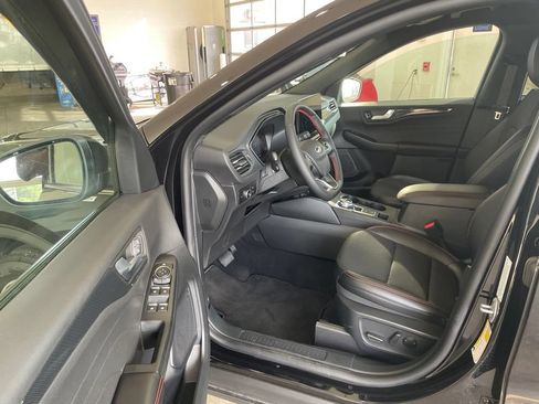 Used 2025 Ford Escape ST-Line Select w/ Tech Pack #1 AWD/4WD image 14