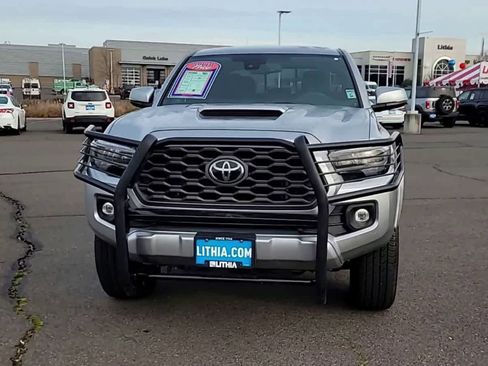Used 2022 Toyota Tacoma TRD Sport image 3