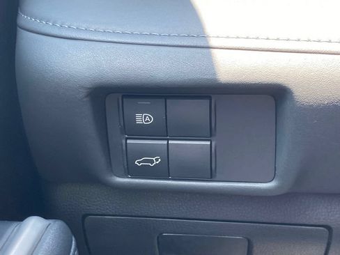 Used 2022 Toyota Highlander XLE AWD/4WD image 28