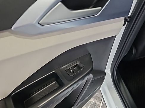New 2026 Volkswagen Taos SE AWD/4WD image 21
