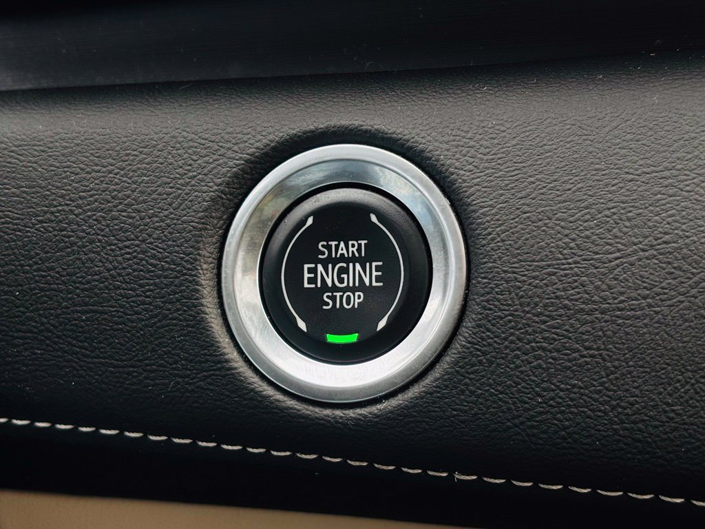 Used 2021 Cadillac Escalade Premium Luxury AWD/4WD image 60