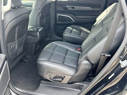 Certified 2024 Kia Telluride EX w/ EX Captain's Chair Package FWD image 21