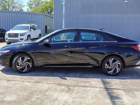 Used 2024 Hyundai Elantra Limited image 27