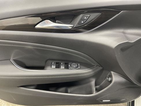 Used 2018 Buick Regal Essence w/ Driver Confidence Package #1 image 20