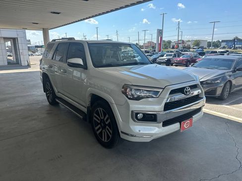 Used 2018 Toyota 4Runner Limited AWD/4WD image 4