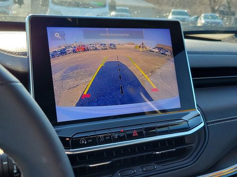 Used 2024 Jeep Compass Latitude w/ Convenience Group image 16