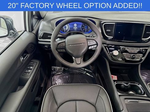 New 2027 Chrysler Pacifica Limited AWD/4WD image 22