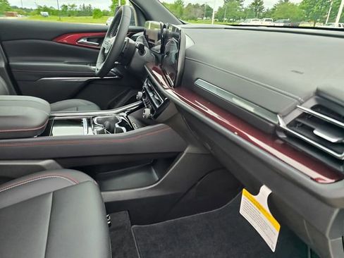 New 2026 Chevrolet Traverse Z71 w/ Driver Confidence Package AWD/4WD image 16