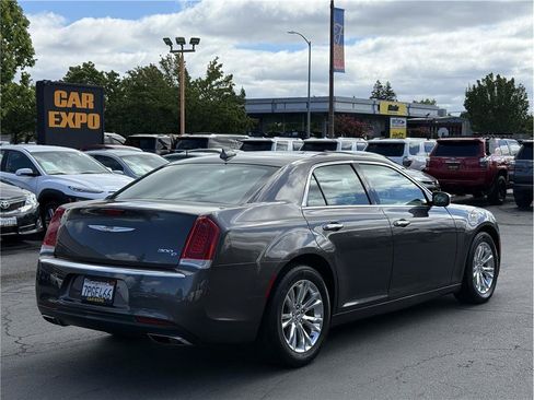 Used 2016 Chrysler 300 C RWD image 5