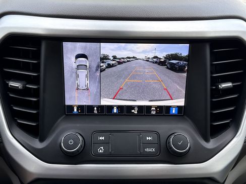 Used 2023 GMC Acadia SLT w/ Technology Package FWD image 27