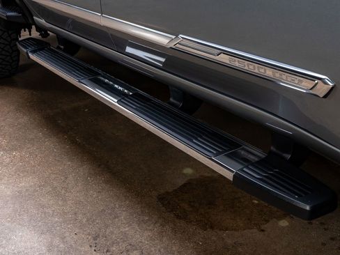 Used 2024 Chevrolet Silverado 2500 High Country w/ High Country Premium Package AWD/4WD image 14