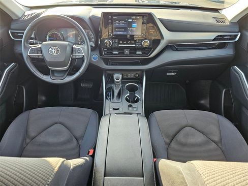 Used 2022 Toyota Highlander LE image 15