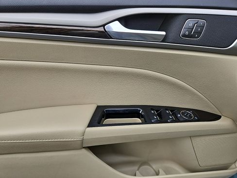 Used 2013 Ford Fusion SE image 12