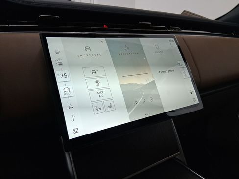 New 2026 Land Rover Range Rover SE image 22