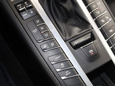 Used 2020 Porsche Macan image 31