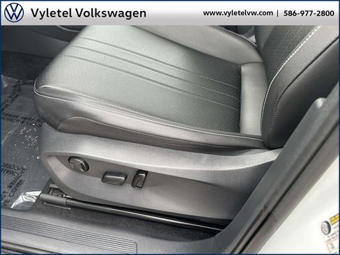 Certified 2022 Volkswagen Tiguan SE image 19