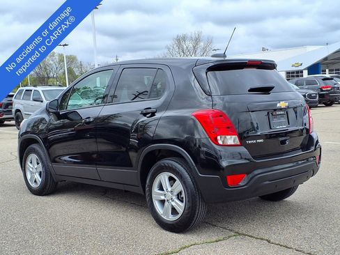 Used 2022 Chevrolet Trax LS w/ Tint and Cruise Package AWD/4WD image 8