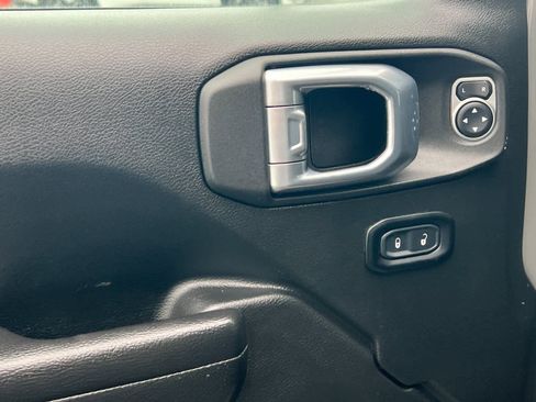 Used 2022 Jeep Wrangler Unlimited Sport image 12