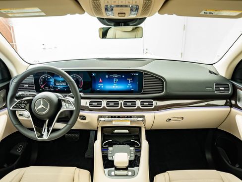 New 2026 Mercedes-Benz GLS 450 4MATIC image 4