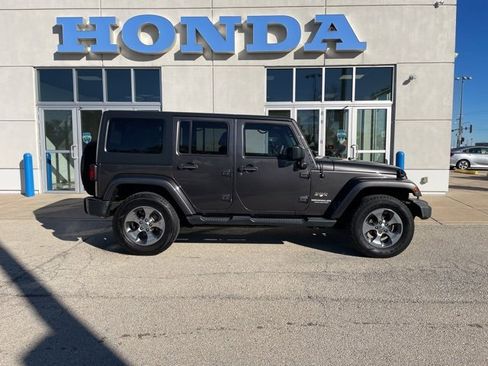 Used 2016 Jeep Wrangler Unlimited Sahara w/ Connectivity Group image 4