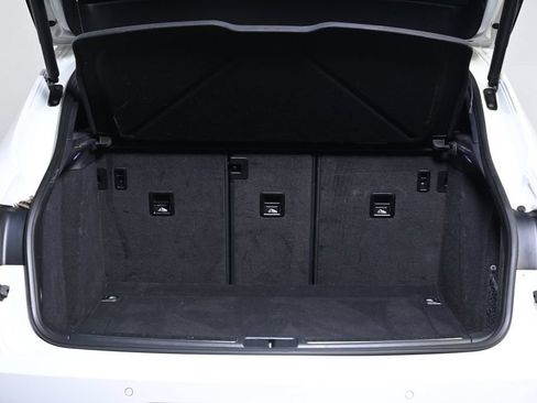 Certified 2021 Porsche Macan AWD/4WD image 24