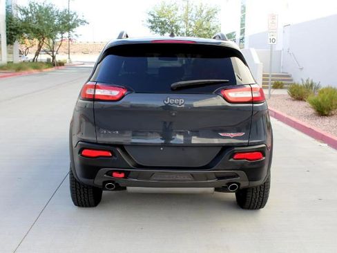 Used 2017 Jeep Cherokee Trailhawk image 6