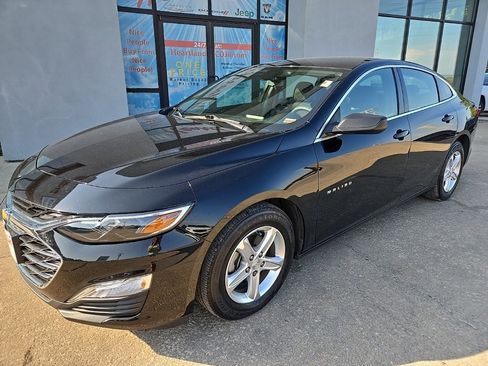 Used 2022 Chevrolet Malibu LS image 2