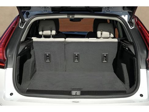 Certified 2023 Cadillac XT4 Luxury w/ Driver Awareness Package image 32