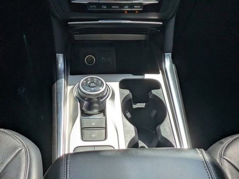 Used 2020 Ford Explorer XLT w/ Equipment Group 202A image 15