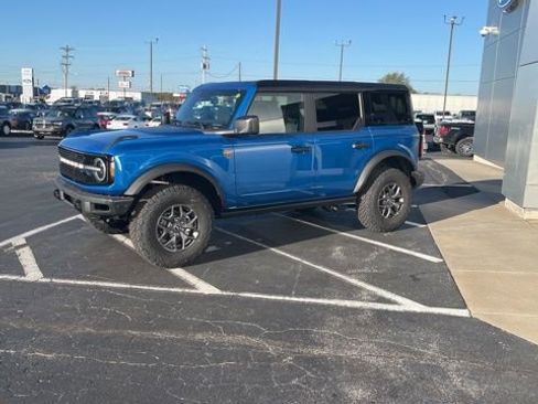 New 2025 Ford Bronco Badlands w/ Black Appearance Package image 2