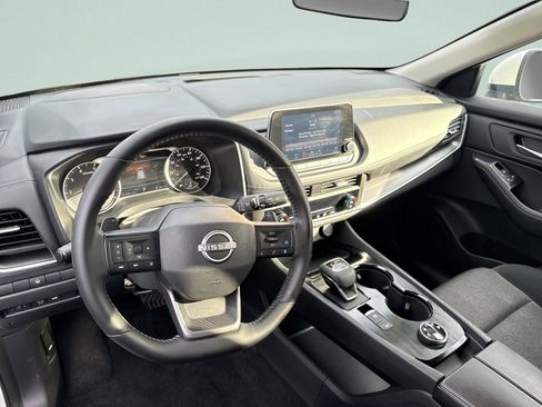 Used 2025 Nissan Rogue SV AWD/4WD image 8