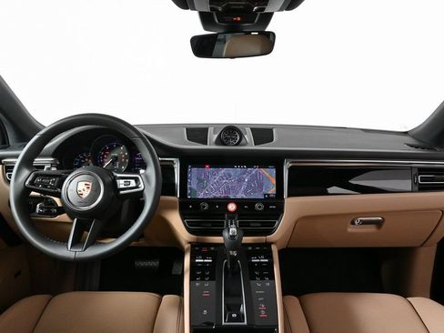 Certified 2026 Porsche Macan image 17