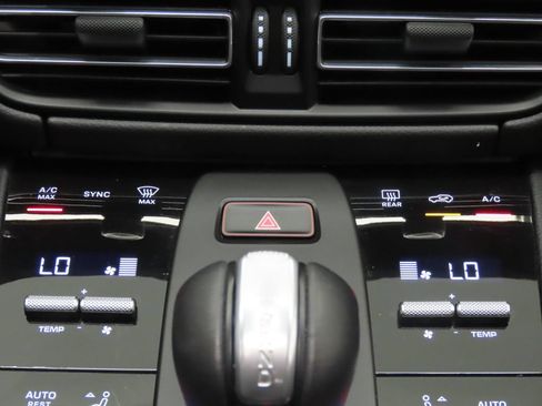 Certified 2026 Porsche Macan AWD/4WD image 26