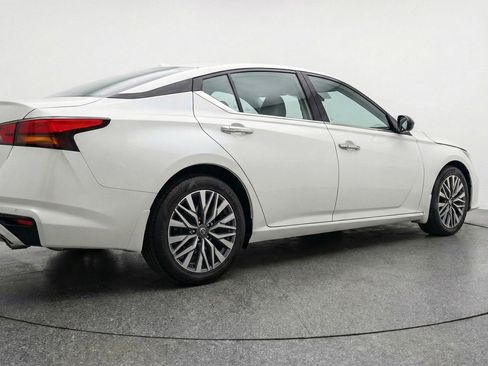 Used 2025 Nissan Altima 2.5 SV image 9