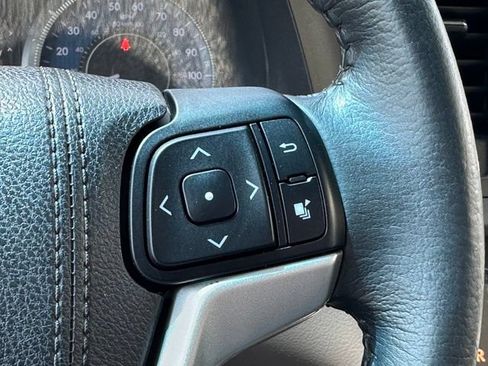 Used 2017 Toyota Sienna XLE w/ XLE Navigation Package FWD image 18