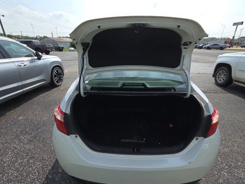 Used 2017 Toyota Corolla LE FWD image 14