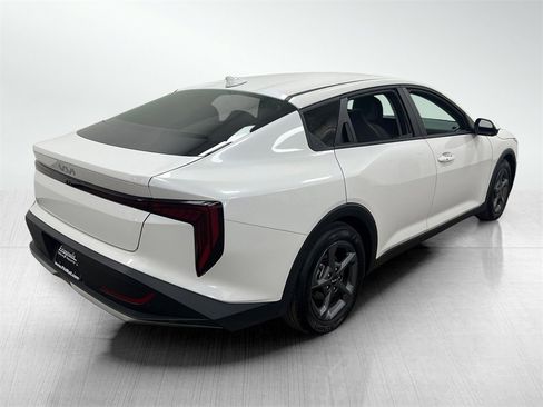 Used 2025 Kia K4 LXS image 7