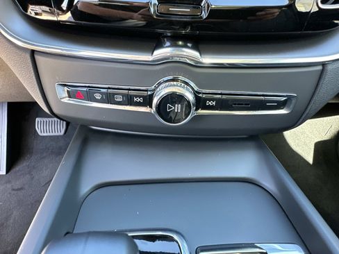 Certified 2025 Volvo XC60 B5 Core w/ Climate Package PRO image 24
