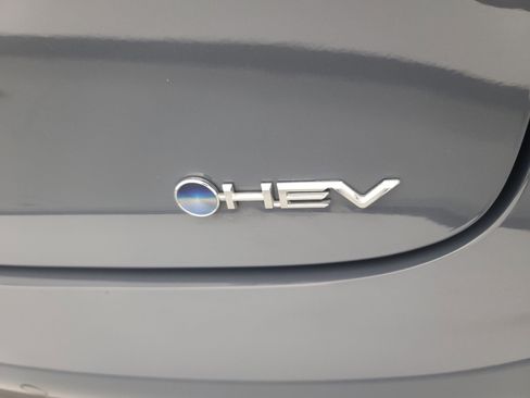 Used 2025 Toyota Prius LE image 11