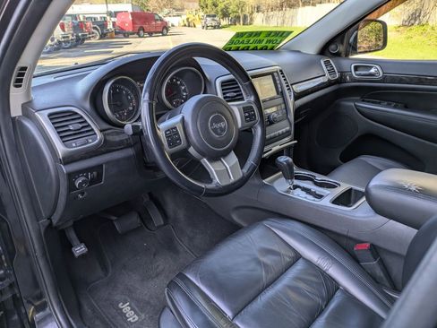 Used 2011 Jeep Grand Cherokee Laredo AWD/4WD image 11