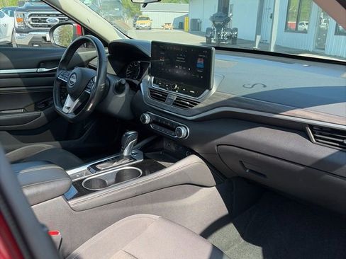 Used 2023 Nissan Altima 2.5 SV w/ SV Premium Package AWD/4WD image 7