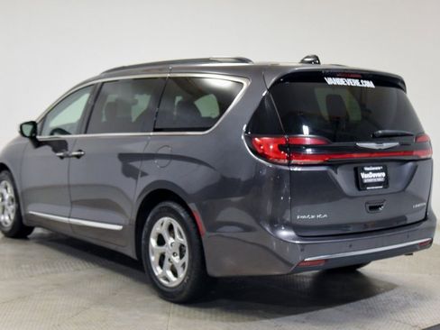 Used 2023 Chrysler Pacifica Limited FWD image 9