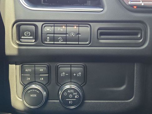 Used 2023 GMC Yukon AT4 AWD/4WD image 18