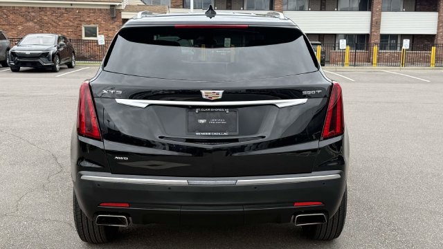 Certified 2024 Cadillac XT5 Luxury w/ LPO, Floor Liner Package AWD/4WD image 38